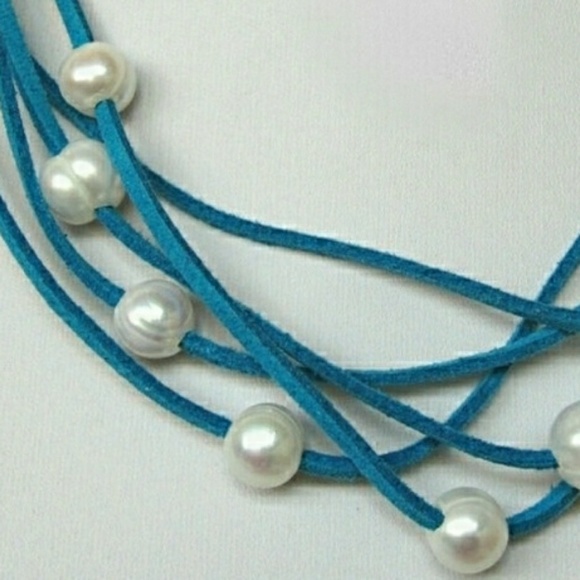 Freshwater Pearls Necklace w/Suede Cord - Picture 5 of 8